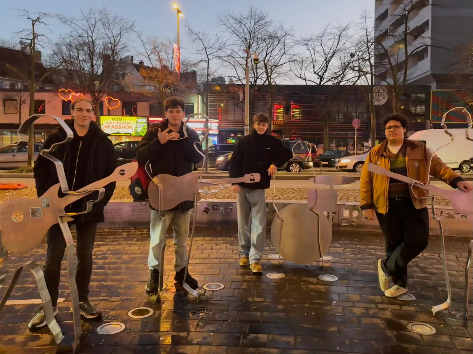 Thömas am Beatles-Platz im Hamburg, 2025